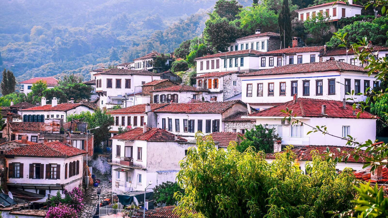 Cobbled streets and whitewashed Ottoman houses in the hilltop village of Şirince, Turkey