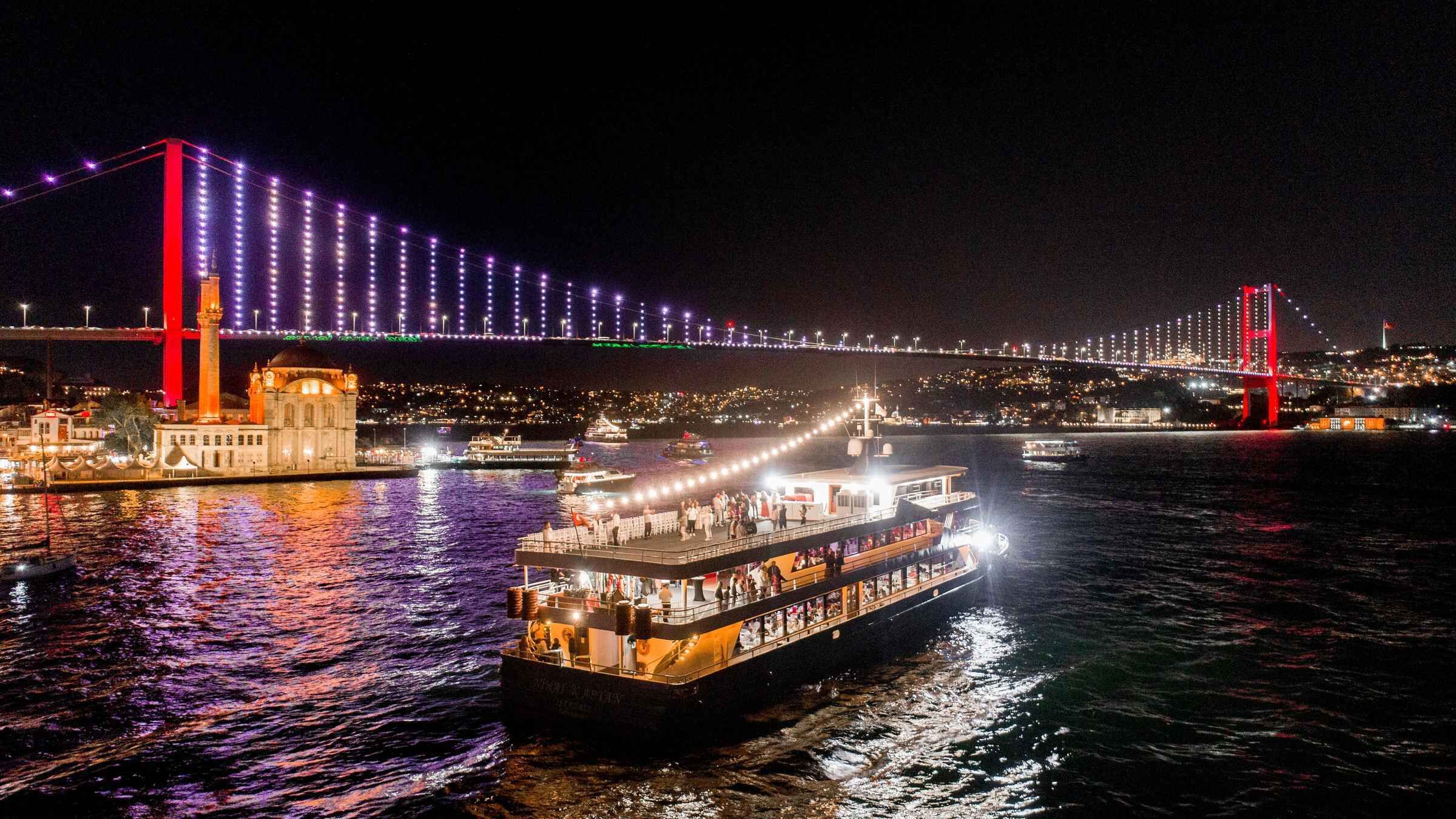博斯普鲁斯晚宴游船 — Turquaz Tour 土耳其旅游